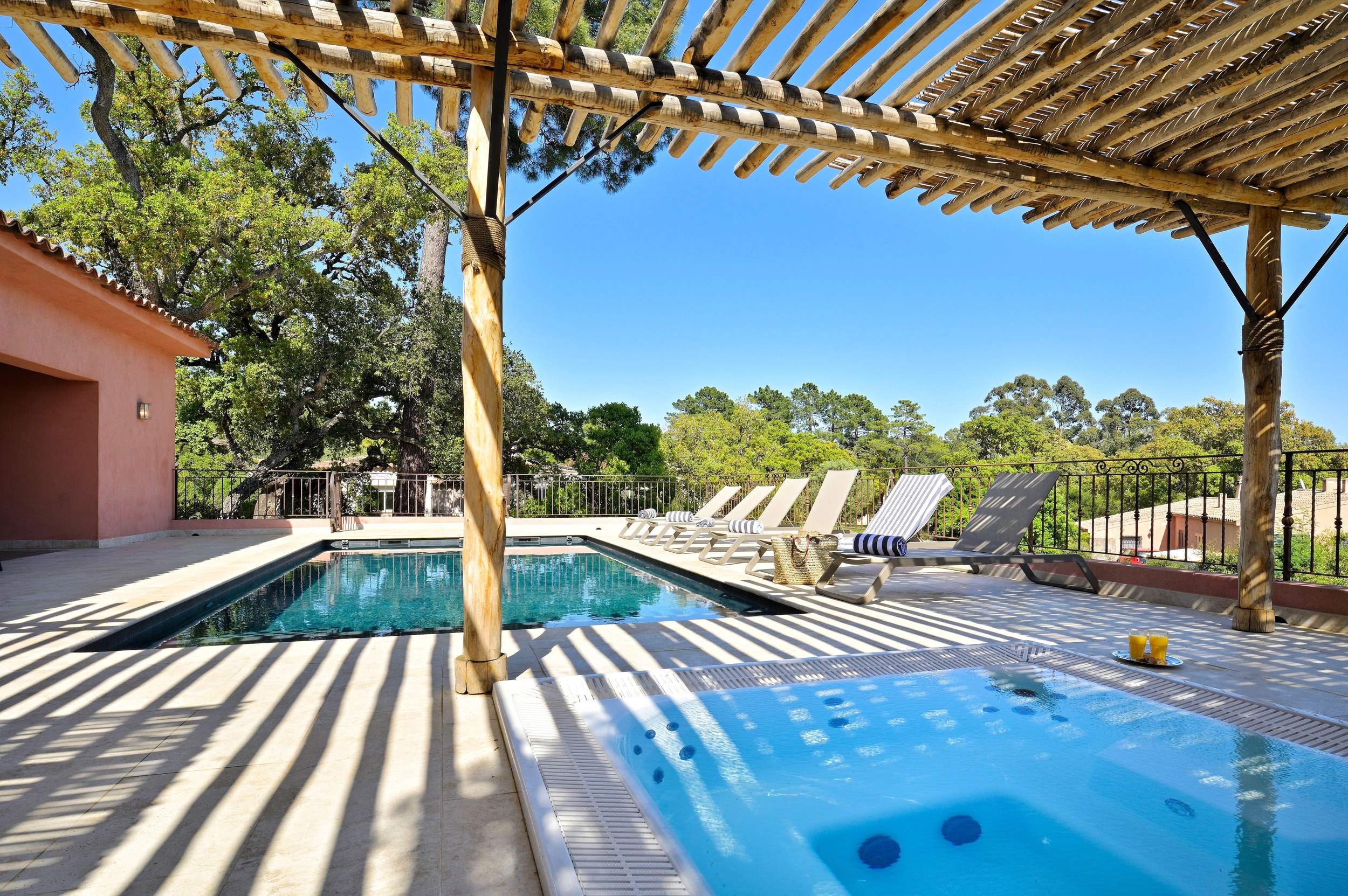 La piscine chauffée d'U Paesolu